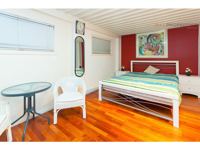 84 Aquarius Dr, Kingston QLD 4114