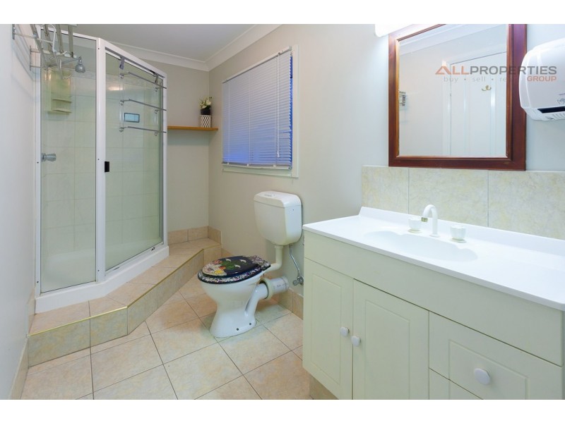84 Aquarius Dr, Kingston QLD 4114