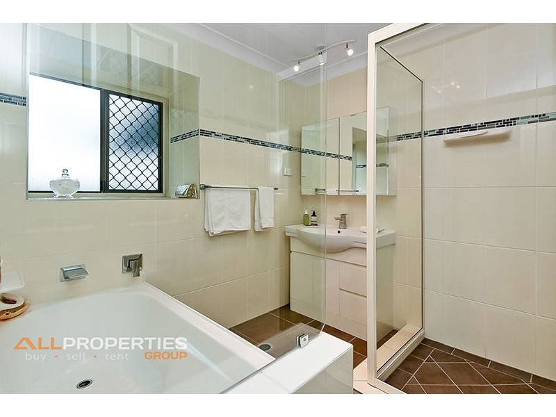 50 VANSITTART ROAD, Regents Park QLD 4118