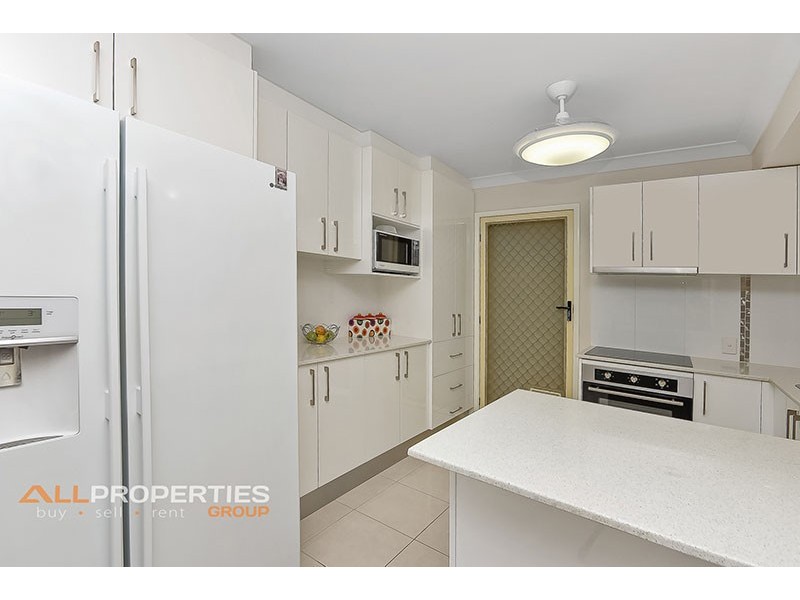 84 SOLANDRA CIRCUIT, Regents Park QLD 4118
