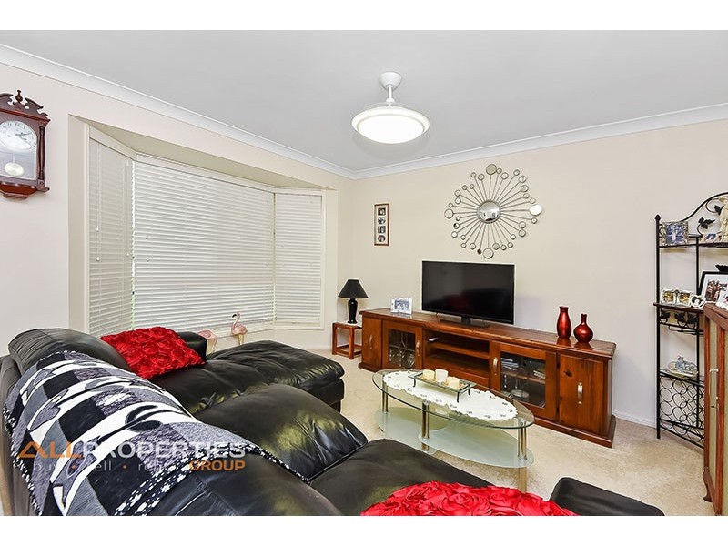 84 SOLANDRA CIRCUIT, Regents Park QLD 4118