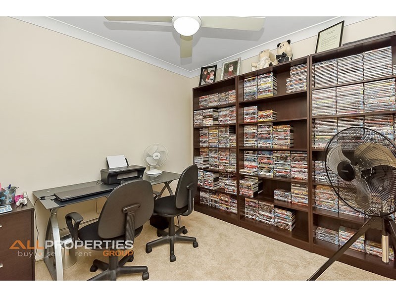 84 SOLANDRA CIRCUIT, Regents Park QLD 4118