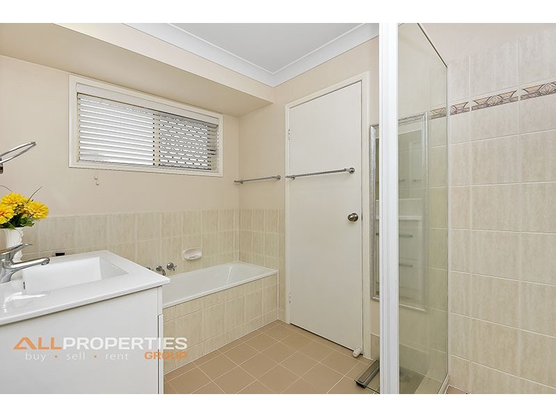 84 SOLANDRA CIRCUIT, Regents Park QLD 4118