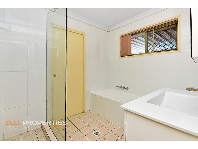 27 REGAL DRIVE, Regents Park QLD 4118