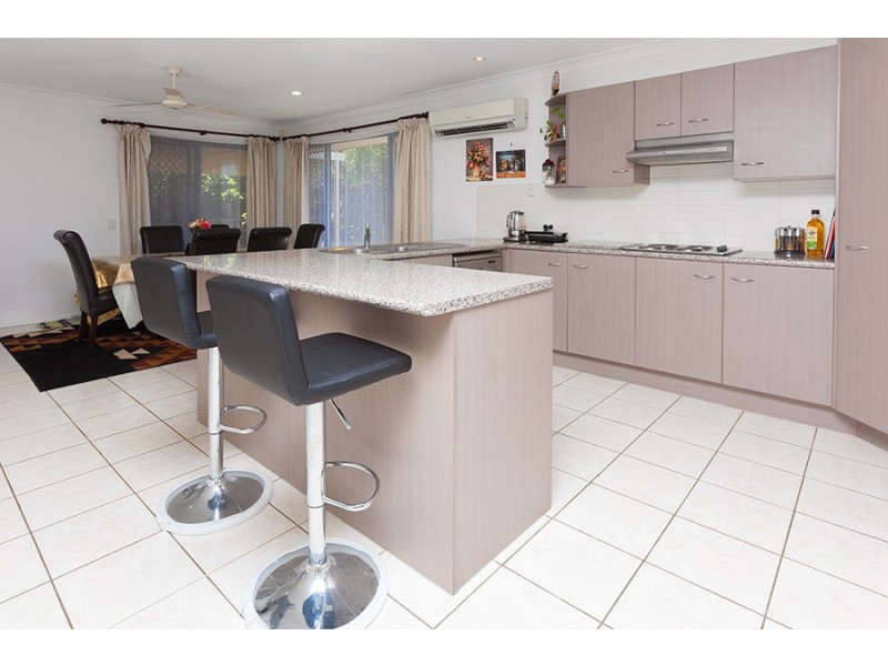 15 Mimosa Street, Parkinson QLD 4115