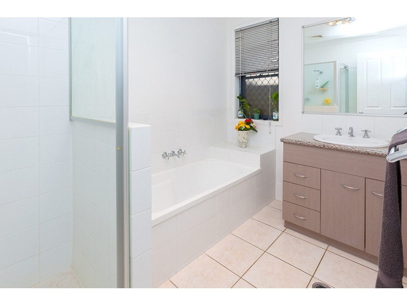 15 Mimosa Street, Parkinson QLD 4115
