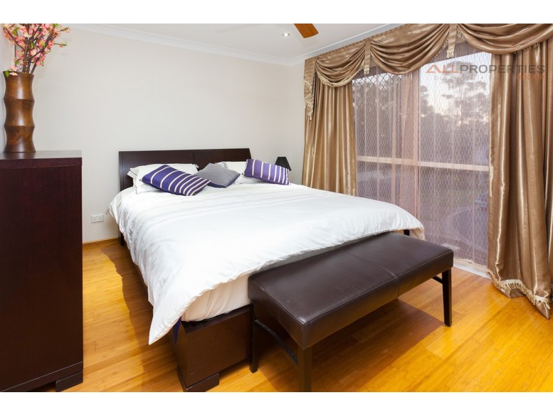 24 Hanley Pl, Doolandella QLD 4077