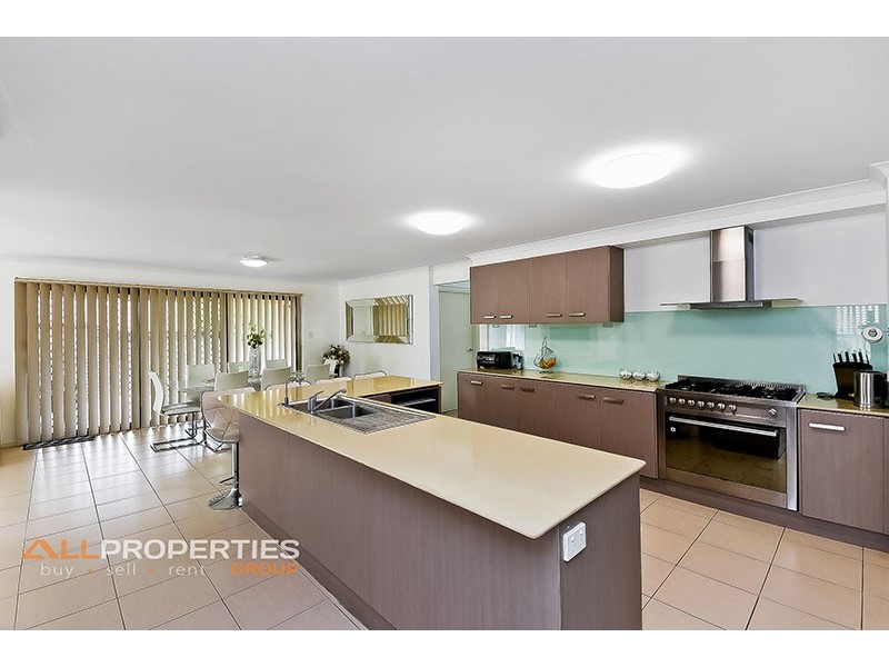52 Parkwood Drive, Heathwood QLD 4110