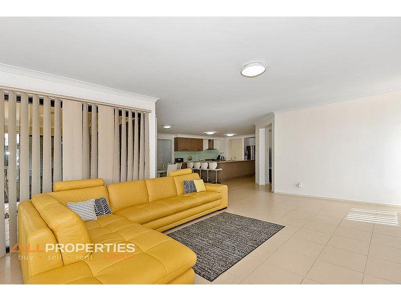 52 Parkwood Drive, Heathwood QLD 4110