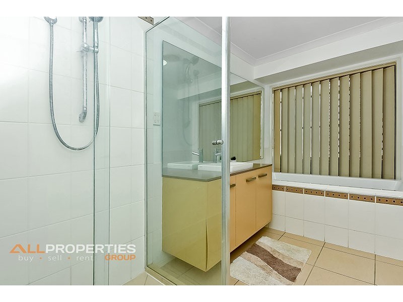 52 Parkwood Drive, Heathwood QLD 4110