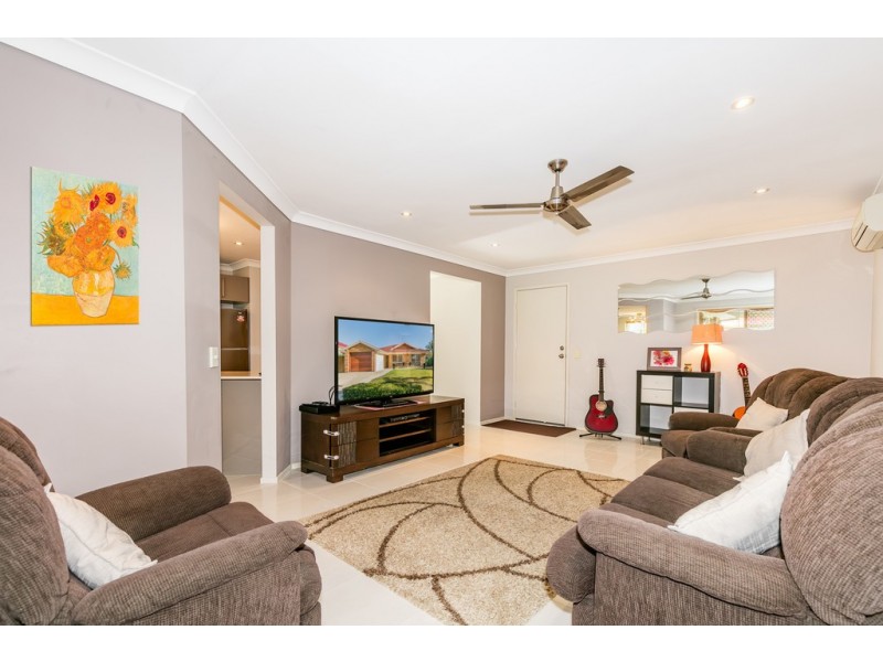 3 TANNADICE CT, Regents Park QLD 4118