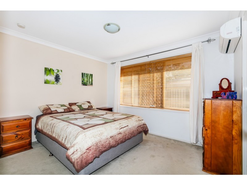 3 TANNADICE CT, Regents Park QLD 4118