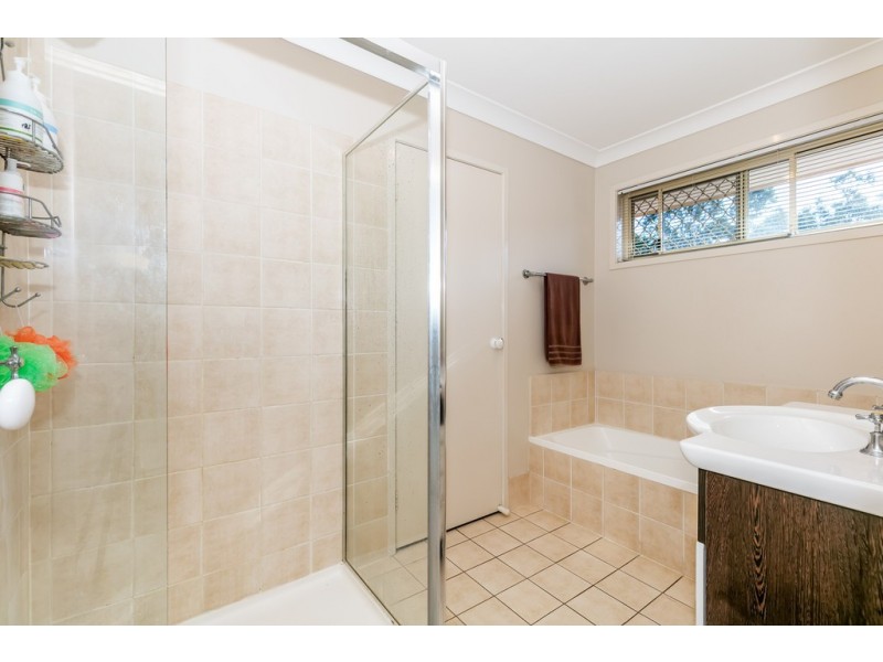 3 TANNADICE CT, Regents Park QLD 4118
