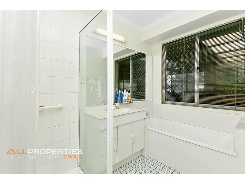62 BOTTLEBRUSH DRIVE, Regents Park QLD 4118