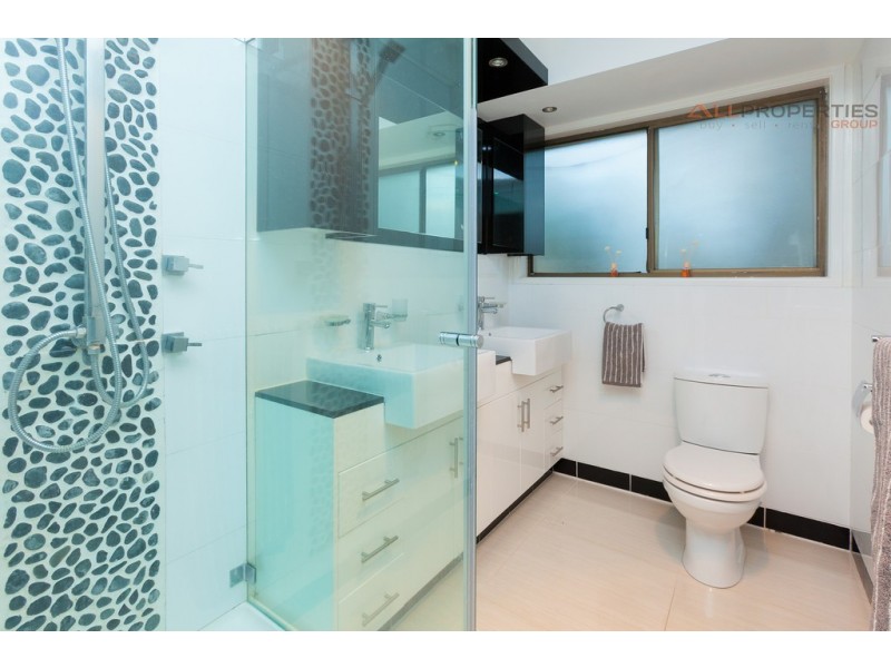 20 Letitia Street, Regents Park QLD 4118