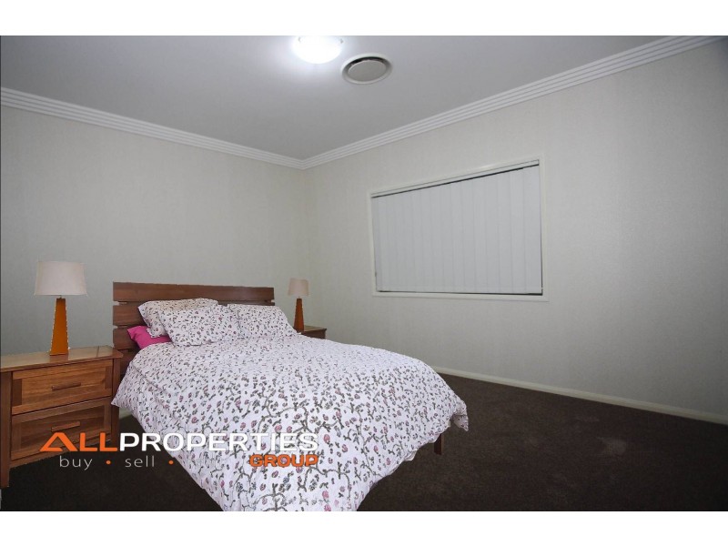 8 Trudy Crescent, Cornubia QLD 4130