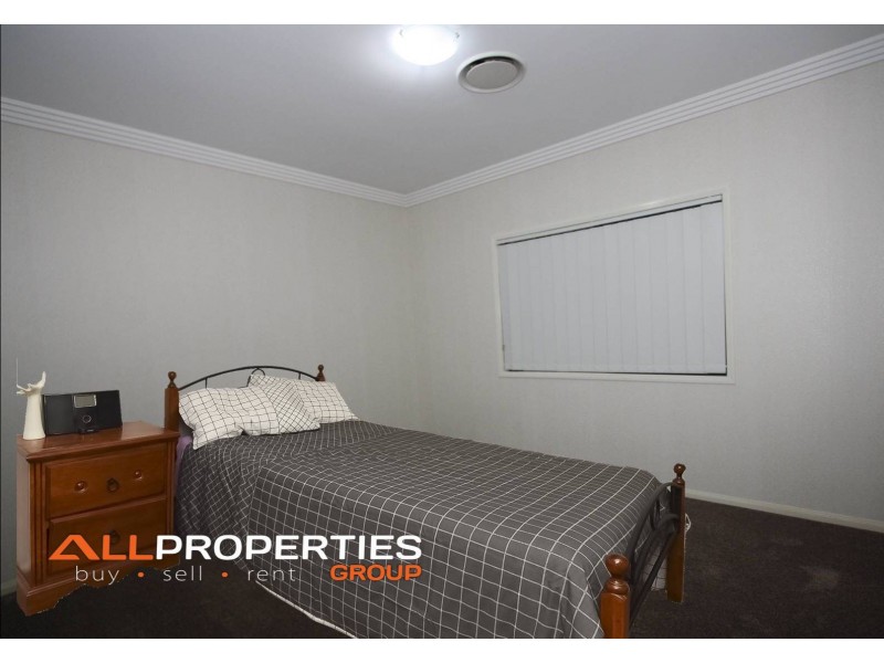 8 Trudy Crescent, Cornubia QLD 4130