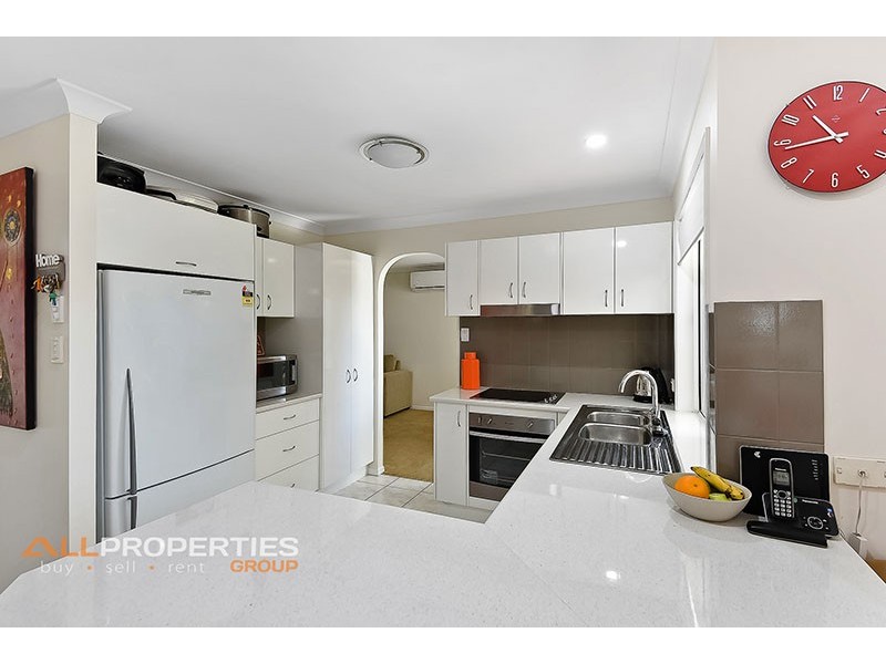 10 FROMELLES CT, Regents Park QLD 4118