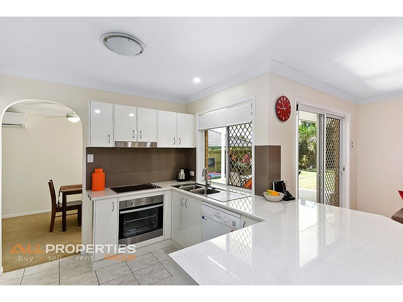 10 FROMELLES CT, Regents Park QLD 4118