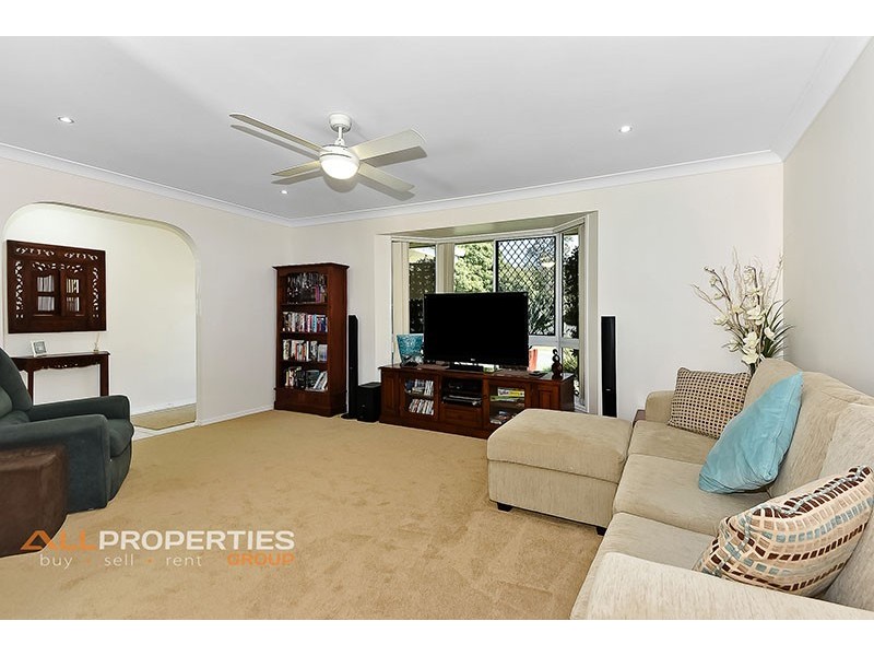 10 FROMELLES CT, Regents Park QLD 4118