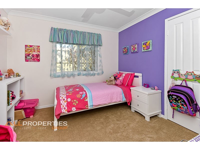 10 FROMELLES CT, Regents Park QLD 4118