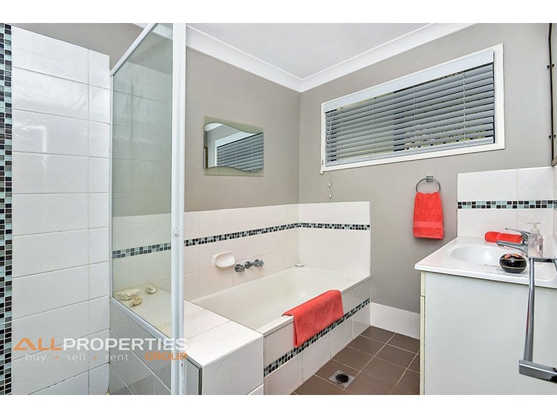 56 CENTAURUS CRESCENT, Regents Park QLD 4118