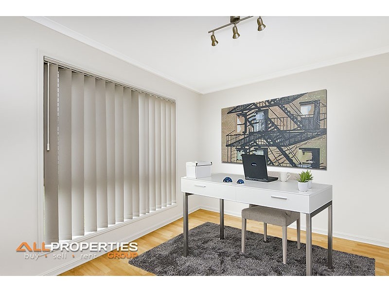 18 Goldeneye Place, Forest Lake QLD 4078