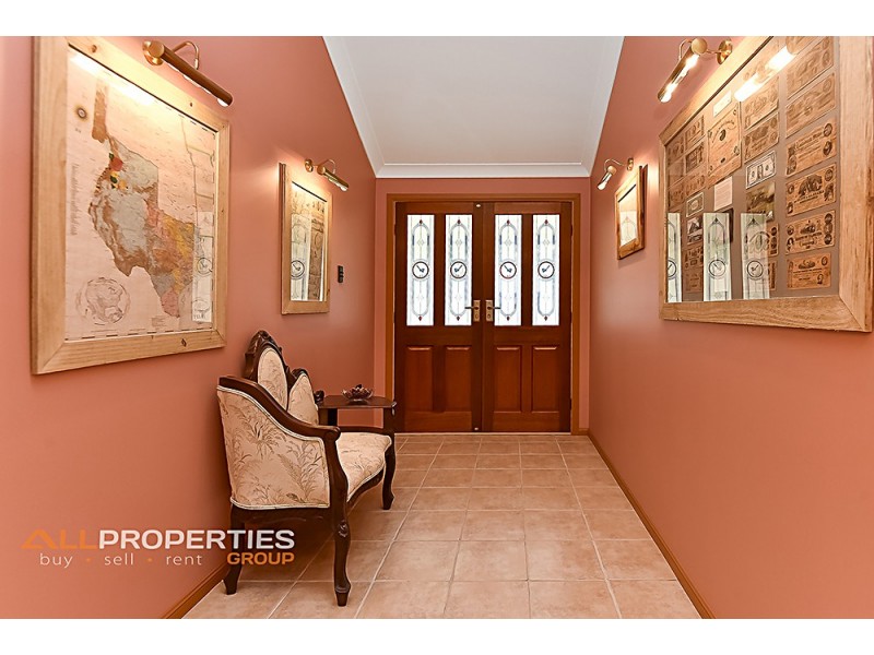 98 Canterbury Dr, Mundoolun QLD 4285