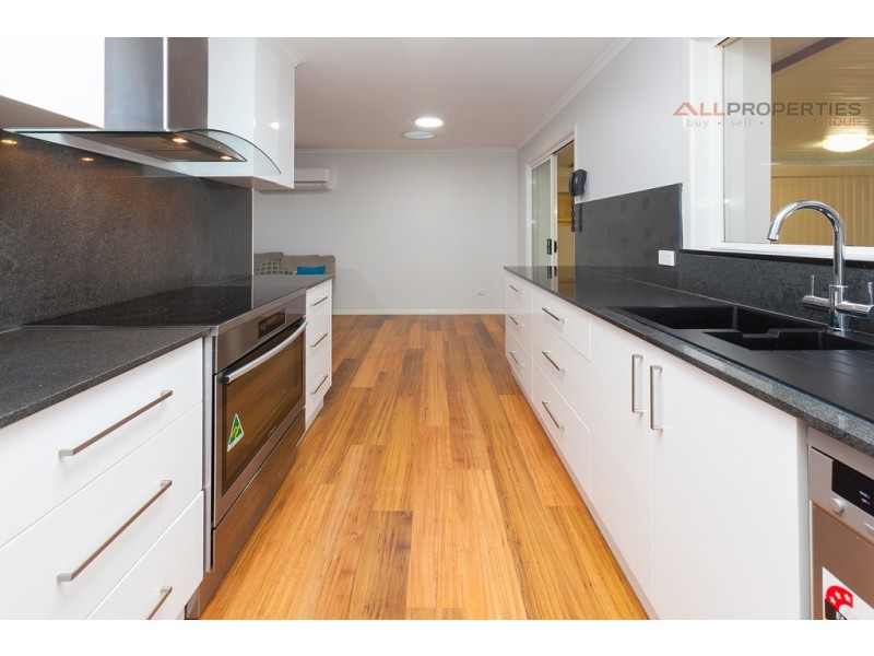 5 Wade Ct, Boronia Heights QLD 4124