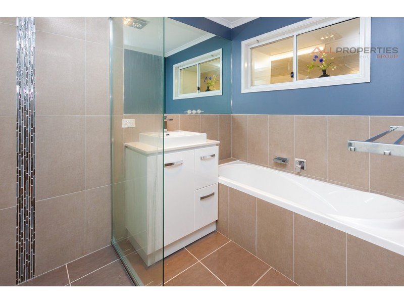 5 Wade Ct, Boronia Heights QLD 4124