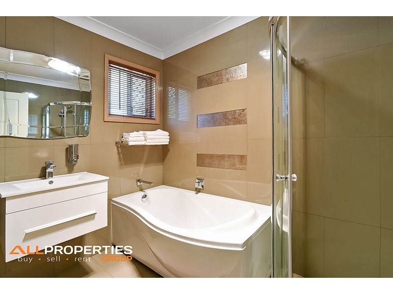 53 Merluna Road, Park Ridge South QLD 4125