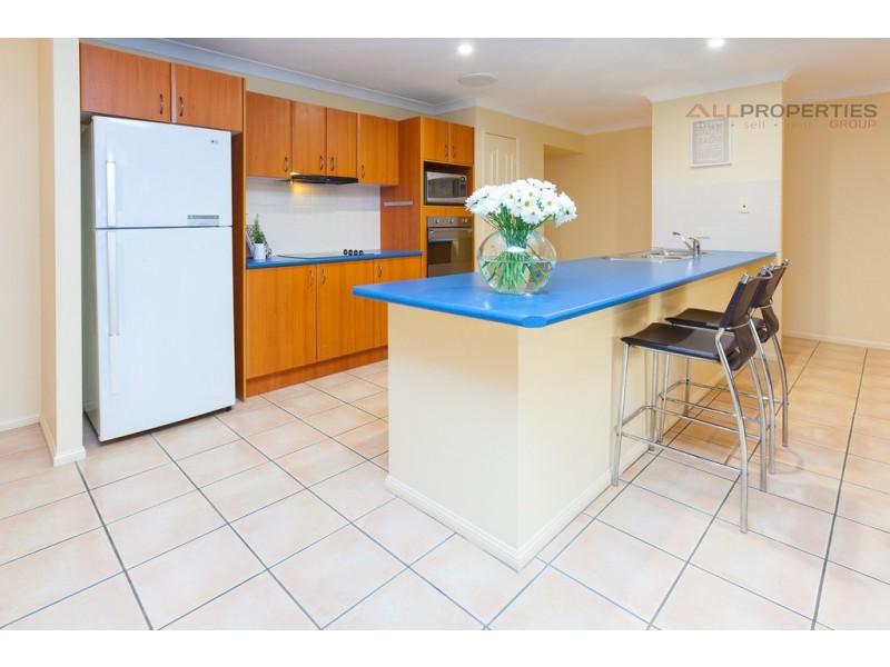 16 Newland Cres, Parkinson QLD 4115