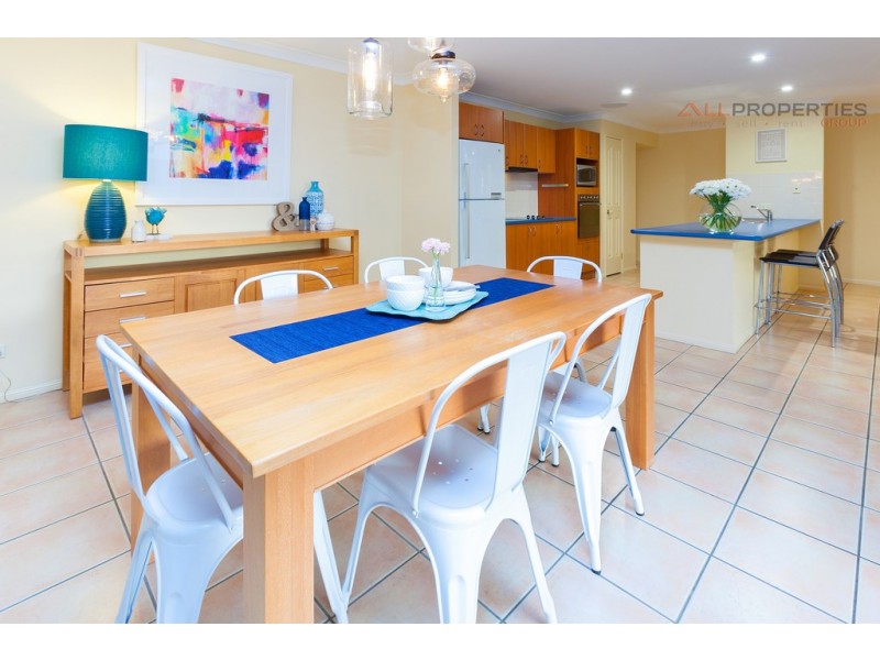 16 Newland Cres, Parkinson QLD 4115