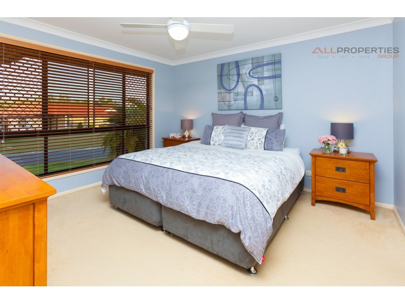 16 Newland Cres, Parkinson QLD 4115