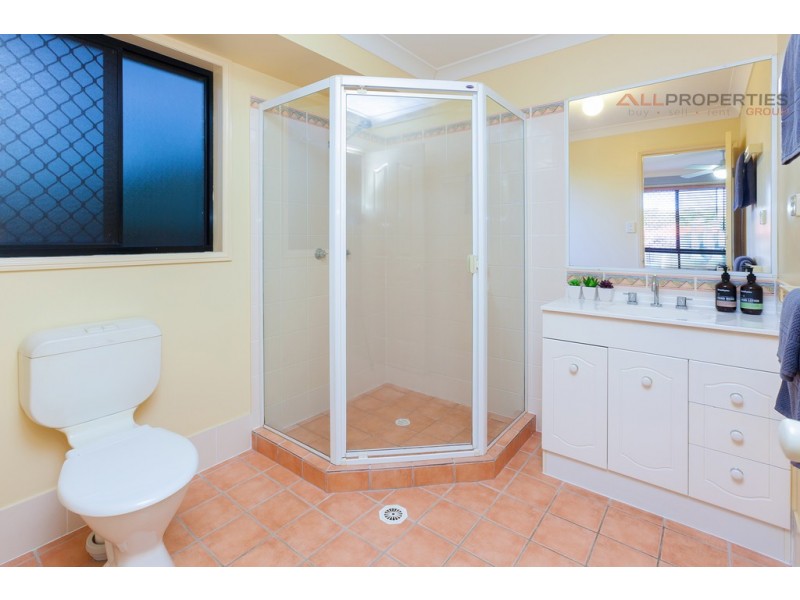 16 Newland Cres, Parkinson QLD 4115