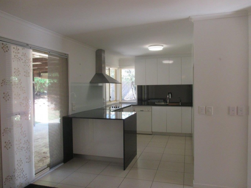 23 Bottlebrush Drive, Regents Park QLD 4118