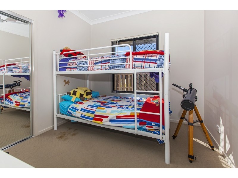 1 Wells Close, North Lakes QLD 4509