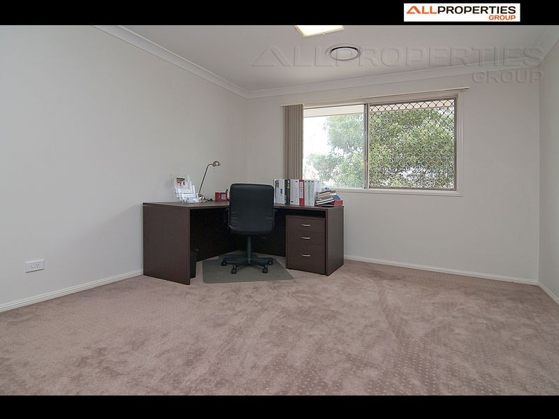 4 Casuarina Circuit, Heathwood QLD 4110