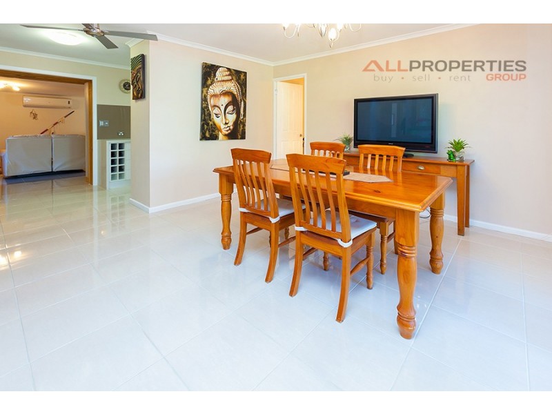 10 Pine Street, Hillcrest QLD 4118