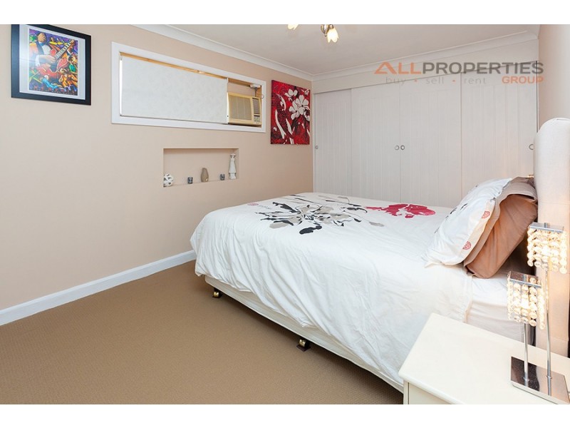 10 Pine Street, Hillcrest QLD 4118