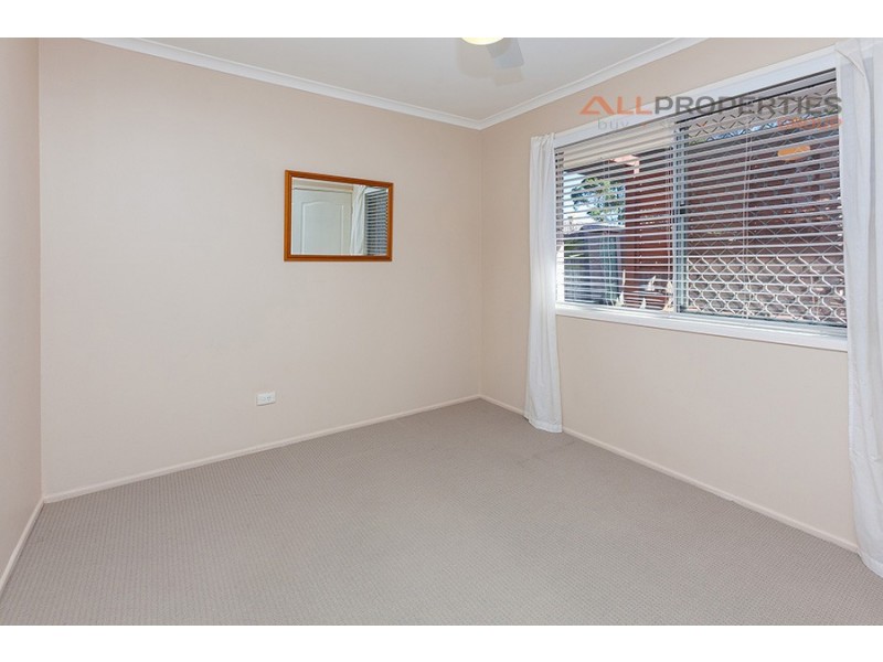 10 Pine Street, Hillcrest QLD 4118