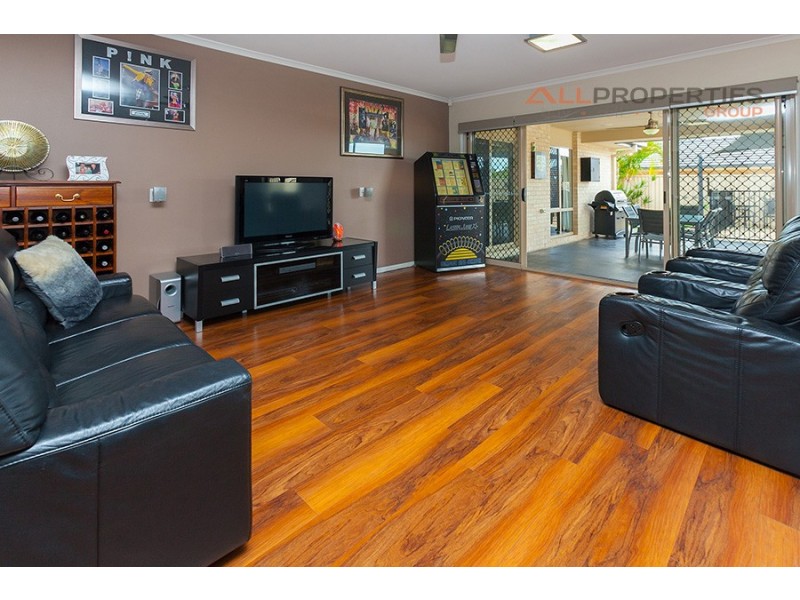 7 Roland Street, Parkinson QLD 4115