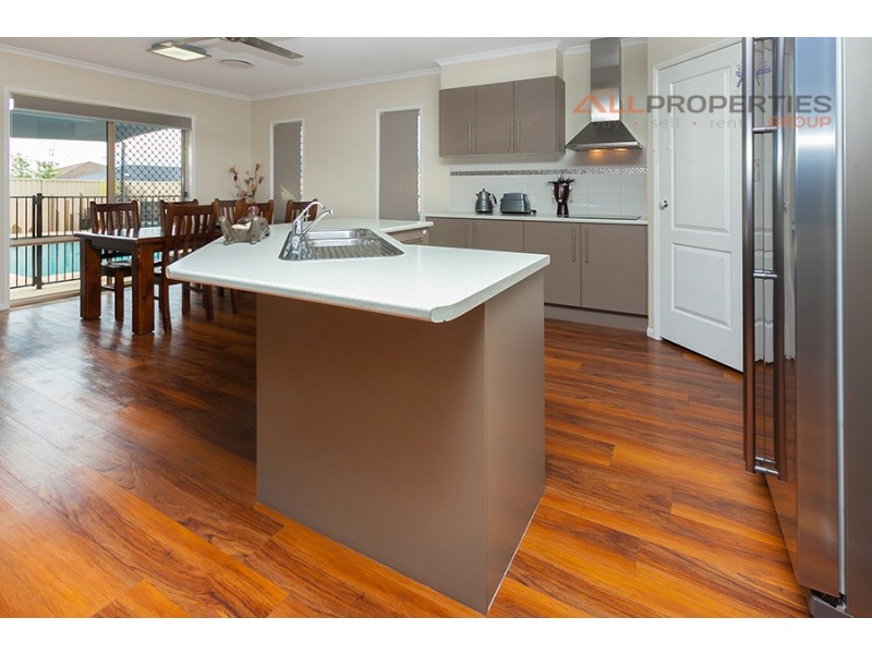 7 Roland Street, Parkinson QLD 4115