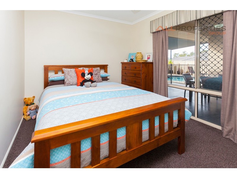 7 Roland Street, Parkinson QLD 4115