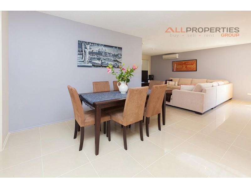 9 Robert South Drive, Crestmead QLD 4132