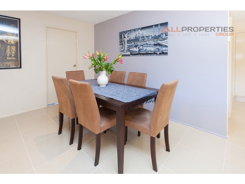 9 Robert South Drive, Crestmead QLD 4132