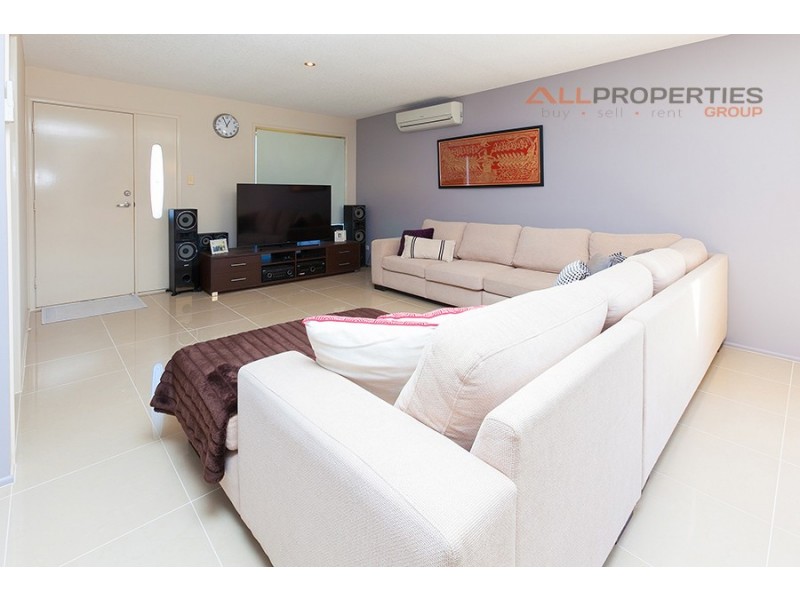 9 Robert South Drive, Crestmead QLD 4132