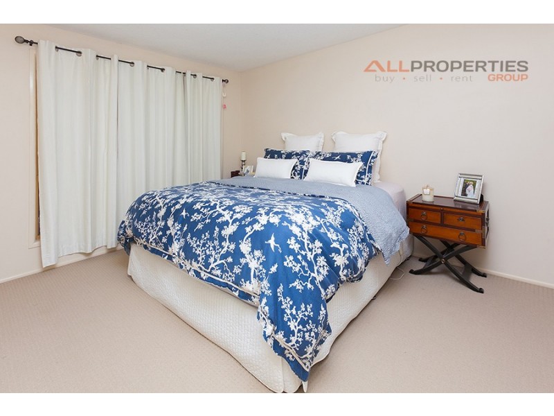 9 Robert South Drive, Crestmead QLD 4132