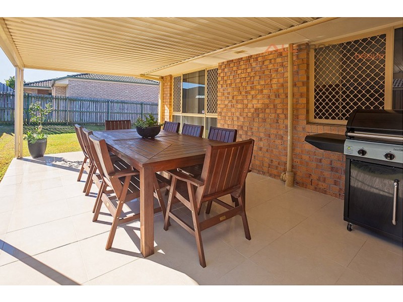 9 Robert South Drive, Crestmead QLD 4132