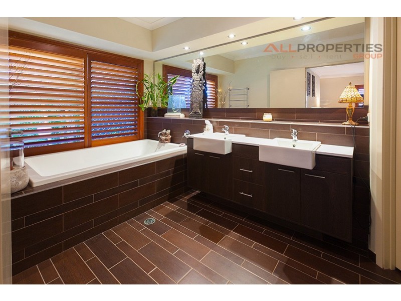 12 Samuel Street, Calamvale QLD 4116